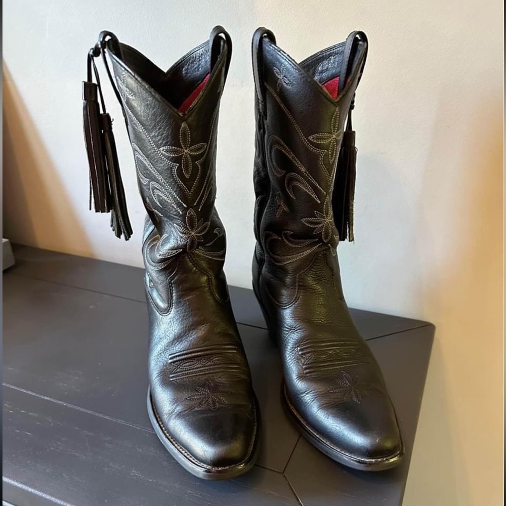 Women’s Black Leather Ariat Cowboy boots